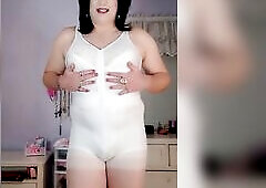 Discharged on Christmas day,  Victoria Lecherri is in some very taut figure shaping foundation wear! Wearing those kind of outfits makes her feel so f