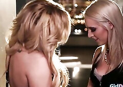 Dahlia Sky is in Vegas for the 1st time and meets up with hot tiny Cadence Lux.The tattooed blond licks her vagina and laps up her squirt