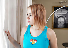 Horny Blonde While Reading Realizes She Needs An Urgent Cum