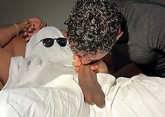 Felipinho faces the BIG Toblerone ghost