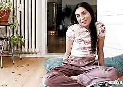 Ersties - Koko macht es sich mindestens einmal am Tag selbst