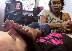 Amateur Foot Fetish Girlfriend Sucks and gives a Footjob