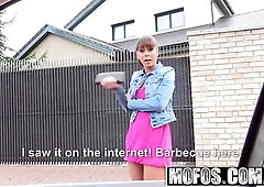 Mofos - stranded youngs - sex outside with black hotty starri