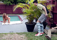 Richelle Ryan caught two guys jerking on her