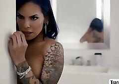 TBabe Foxxy didnt expect her Stepsis Boyfriend will fucks her ass