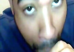 A married Arab sucks his owner not to pay the month