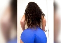 Latin babe twerking