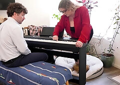 Stepmom Teaching Piano Lets Stepson Fuck Her Ass To Make It More