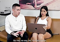 Jefe se folla a su secretaria mother I'd like to fuck Latin chick en la oficina, tiene un estrecho y humedo coño, creampie!