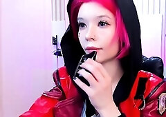 Amateur webcam babe showing her sexual goods