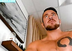 Sturdy stepbro cums while breeding with jock for holidays