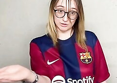 A Barcelona Supporter Drilled By PSG Fan in The Corridors Of The Football Stadium !!!