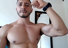 MUscle pec worship on cam (More on private)