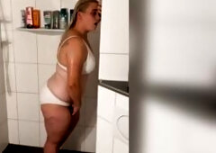 Selbstbefriedigung in der Dusche multiple Climax ich komme zwei mal mit meinem Satisfyer