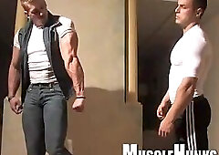 Handsum Muscle Hunk Solo