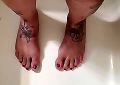 Karina jo cums on feet