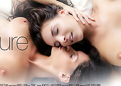 Henessy A & Lana Seymour in a sexy lesbian beaver licking scene