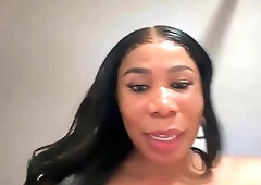 Belle_SQUIRTS IN A PUBLIC RESTROOM - Ebony