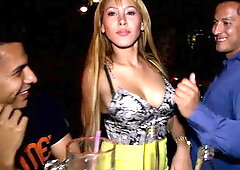 Well shaped natural tits babe having oral