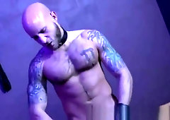 Amateur muscle masturbates with his thick cock