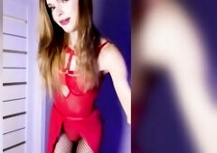 teen t-girl showing her hawt body in livestream
