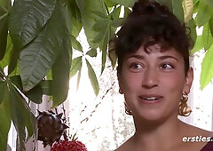 Geiler Hïhepunkt mit groïem Dildo - Hq solo with amateur brunette girl next door