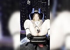NevaehCreamz Plays With Her Glamorous Vagina After Gaming! ????