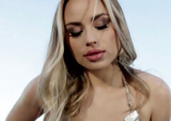 Big ass MILF Anna Claire Clouds solo