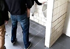 PARTY SCHLAMPE BEIM FICKEN ERWISCHT - BIZARRE SPERMA SPIELE