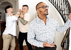 Dillon Diaz eats cum to sell the property faster