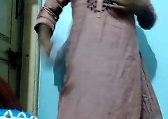 Undressing and masterbating my stepsis ittige colored chudi