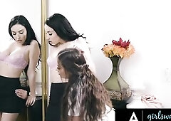 GIRLSWAY - Naturally Stacked Lena Paul And Jade Baker Screw Their Wedding Planner Gia Paige