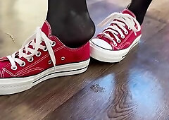 girl in nylons sucks a thick rod and spits on her feet. moist nylon feet