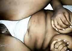 belle fille succe et baise son beau père après l'avoir surpris devant un porno