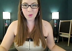 Big boob brunette masturbates on webcam