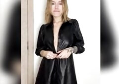 Large titties spilling out as this babe unbuttons sluggishly ?