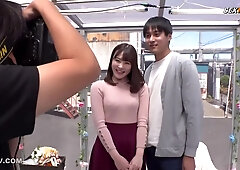 Japanese Babe having sex while doing a photoshoot