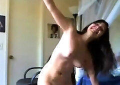 Brunette Amateur Strips on Webcam