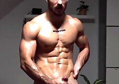 Hot Muscular Hunk Oils Up Flex His Muscles While Masturbating Until Cumshot