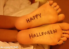 Molly Rocks Cheesy Halloween Toerings