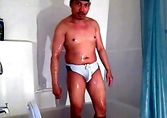 Amateur Canadian Bastian Kross gets steamy in a cloudy bathroom