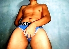 Gime rico, vergas grandes