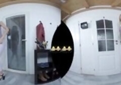 Blonde Chick Cums Loud