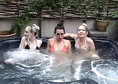 Sexy amateur teens give the lesbian lifestyle a try