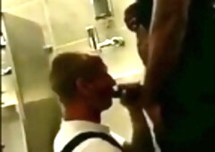 Hunk Gets Amateur Blowjob With Cum Tribute