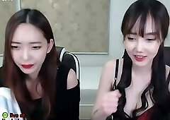 Asian sexy camgirl teases her body