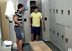 Big dick gay threesome with cumshot