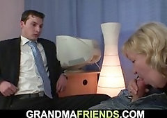 GRANDMA FRIENDS - Very old blonde grandma double penetration