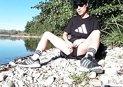 Jon Arteen Wanks Outdoor On A Pebbles Beach, The Sexy Twink Wearing Short Shorts Cums On His Thigh, And Cumplay 7 Min