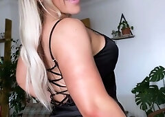 Sexy hottie Anetta Keys enjoys a solo toy masturbation